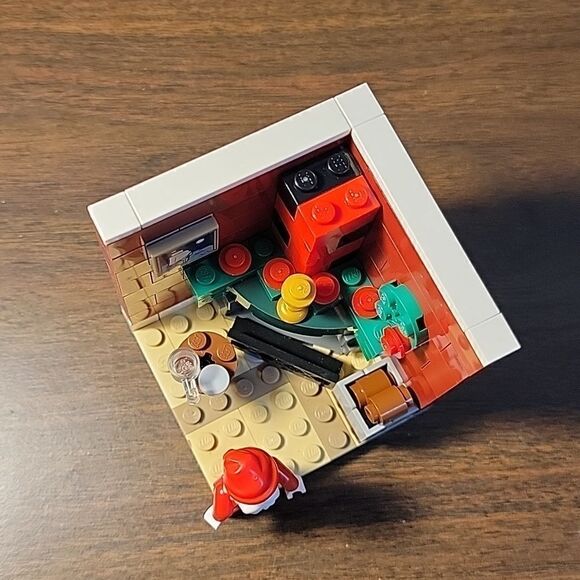 LEGO LIMITED EDITION 2011 HOLIDAY SET 3300002 CHRISTMAS MORNING BUILDING SET - Picture 7 of 11